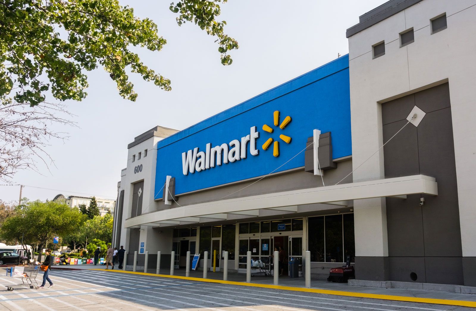 Walmart Lego Paketleri: Spider-Man, Star Wars ve Daha Fazlası 1 Vibrant show of various Lego sets from Walmart's Bricktember sale including Spider-Man, Star Wars, and more.