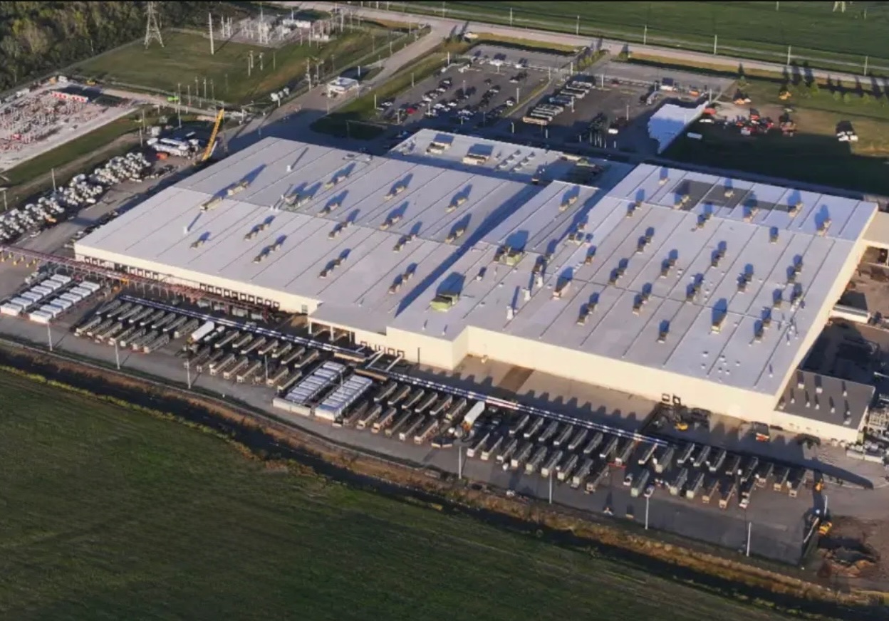 Futuristic laboratory displaying Turkey's advanced supercomputer infrastructure and scientists collaborating on innovative projects.
