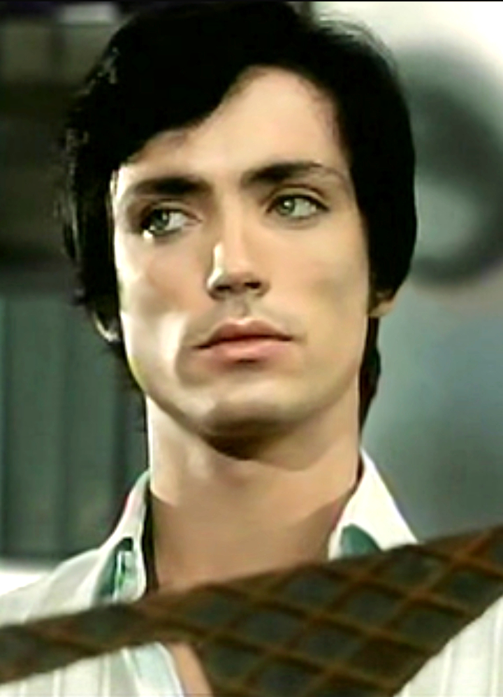 A somber tribute to Udo Kier featuring iconic roles and elements from his film and video game career.