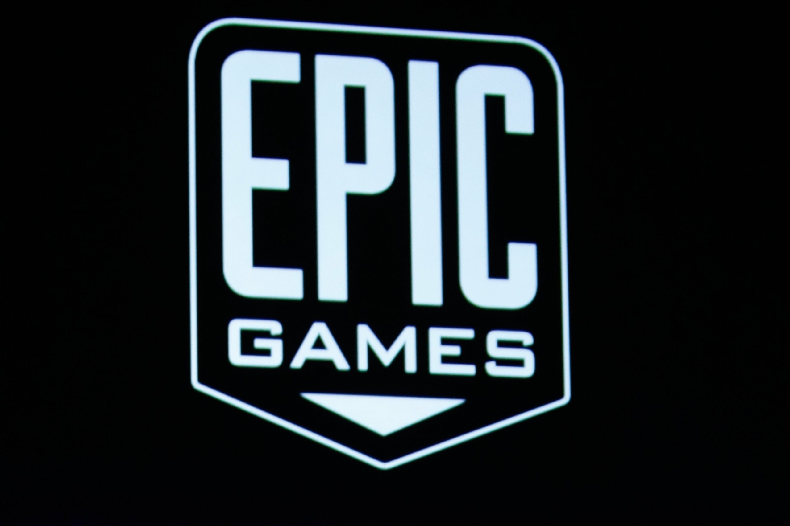 Epic Games İşten Çıkarmalar: Fortnite'ın Geleceği Tehlikede Mi? 2 A digital art representation of Epic Games office reflecting the job cuts and its impact on employees, featuring iconic Fortnite character silhouettes in the background.