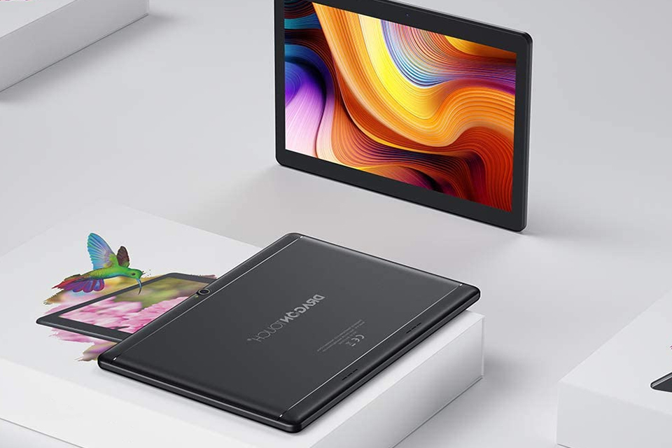 A sleek Honor MagicPad 4 tablet showcasing its ultra-thin design and vibrant 2K HD display, representing high-tech productivity and entertainment.