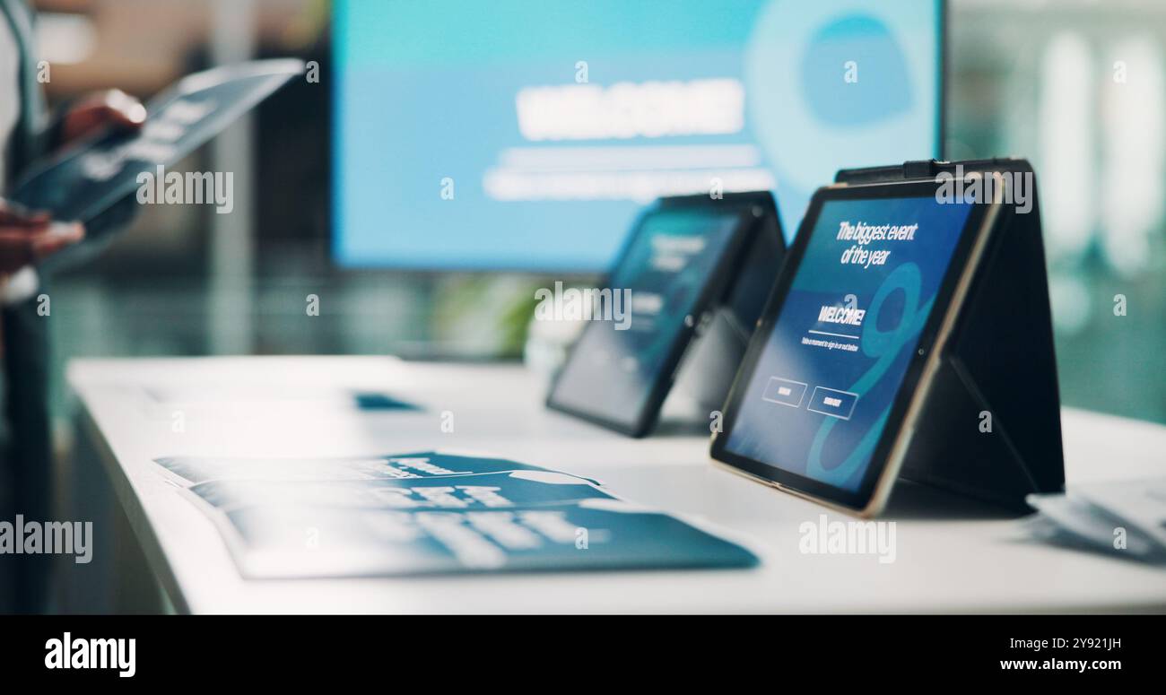 Honor Tablet İle Tanışın: Pad 10 Pro, X10 ve X10 Pro Özellikleri 1 A showcase of Honor Pad 10 Pro, Pad X10, and Pad X10 Pro tablets highlighting their specifications and modern design in a tech-inspired setting.